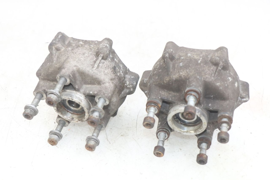 photo de MOYEU ROUE AVANT PIAGGIO MP3 LT 400 (2007 - 2012) - Gros plan technique