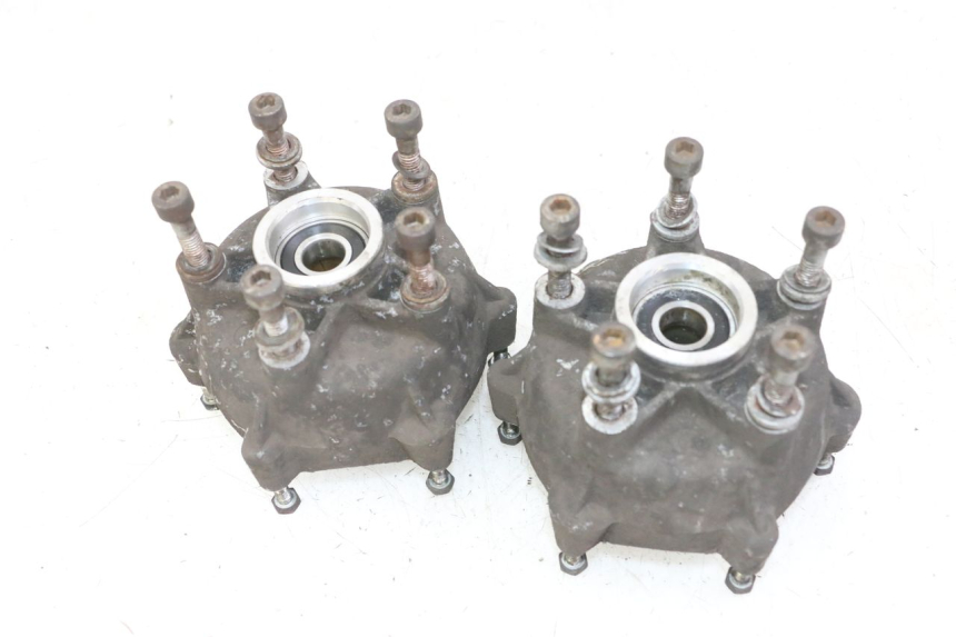 photo de MOYEU ROUE AVANT PIAGGIO MP3 LT 400 (2007 - 2012) - Gros plan technique