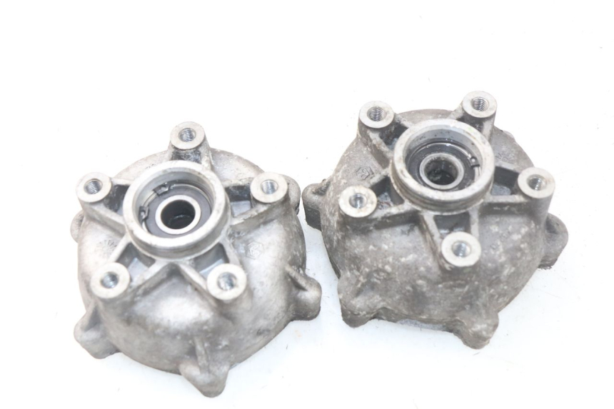 photo de MOYEU ROUE AVANT PIAGGIO MP3 125 (2006 - 2014) - Gros plan technique