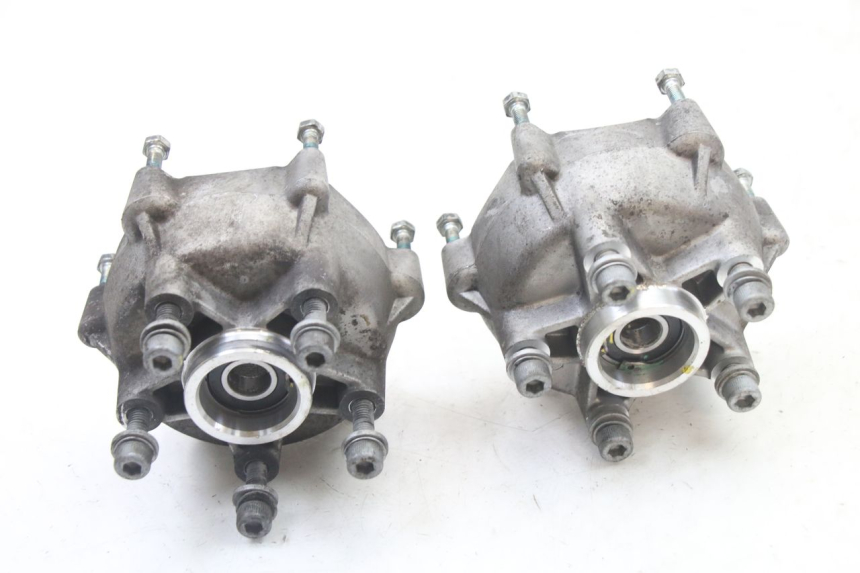 photo de MOYEU ROUE AVANT PIAGGIO MP3 500 (2014 - 2017) - Gros plan technique