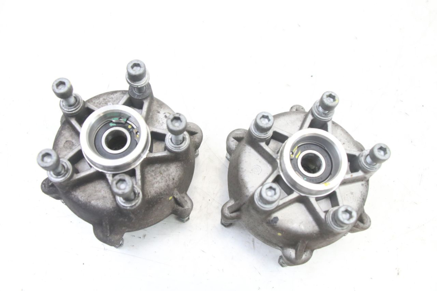 photo de MOYEU ROUE AVANT PIAGGIO MP3 500 (2014 - 2017) - Points de fixation