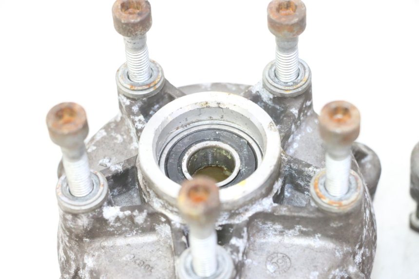 photo de MOYEU ROUE AVANT PIAGGIO MP3 RL 250 (2006 - 2010) - Gros plan technique