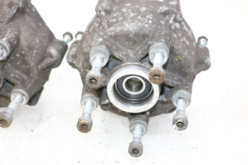 photo de MOYEU ROUE AVANT PIAGGIO MP3 500 (2011 - 2015) - Gros plan technique