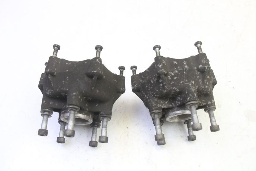 photo de MOYEU ROUE AVANT PIAGGIO MP3 125 (2006 - 2014) - Gros plan technique