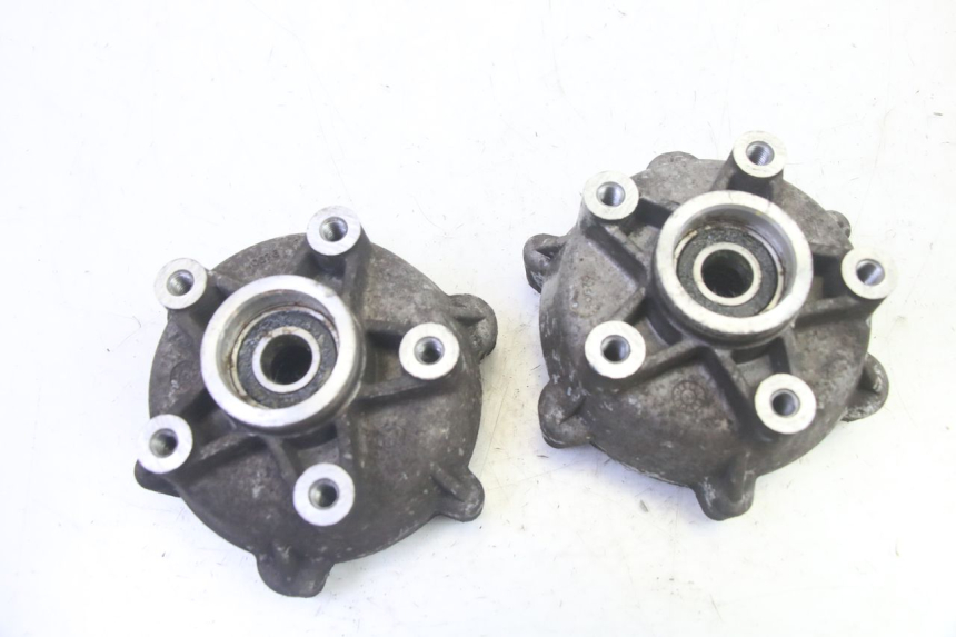 photo de MOYEU ROUE AVANT PIAGGIO MP3 RL 250 (2006 - 2010) - Gros plan technique