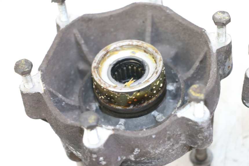 photo de MOYEU ROUE AVANT PIAGGIO MP3 LT 400 (2007 - 2012) - Gros plan technique