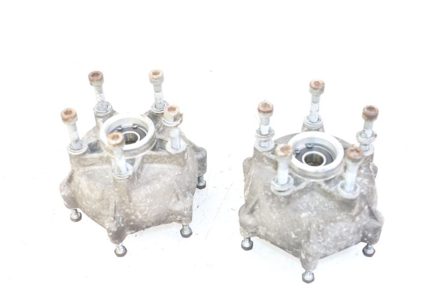 photo de MOYEU ROUE AVANT PIAGGIO MP3 LT 400 (2007 - 2012) - Gros plan technique