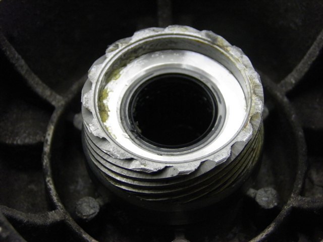 photo de MOYEU ROUE AVANT PIAGGIO MP3 RL 125 (2008 - 2009) - Gros plan technique