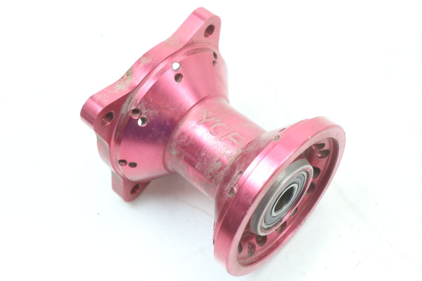 photo de MOYEU ROUE AVANT YCF PIT BIKE 125 (2010 - 2018) - Gros plan technique