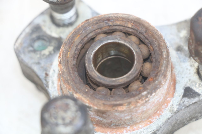 photo de MOYEU ROUE AVANT PEUGEOT SPEEDFIGHT LC 50 (1996 - 2002) - Autre angle de vue