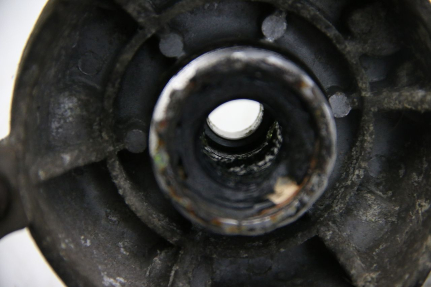 photo de MOYEU ROUE AVANT PIAGGIO VESPA GRANTURISMO 125 (2003 - 2007) - Gros plan technique