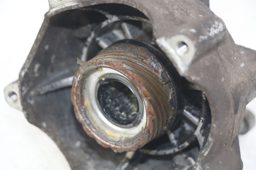 photo de MOYEU ROUE AVANT PIAGGIO VESPA LXV 125 (2006 - 2009) - Points de fixation