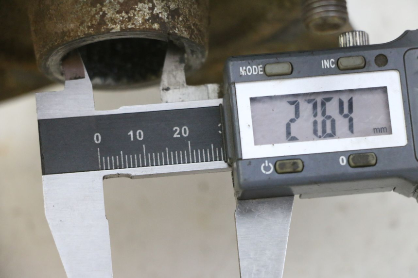 photo de MOYEU ROUE AVANT YAMAHA YFM GRIZZLY 550 (2008 - 2015) - Gros plan technique