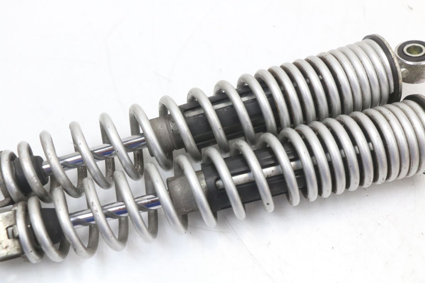 photo de PAIRE AMORTISSEUR ARRIERE HONDA PCX (JF28) 125 (2009 - 2011) - Gros plan technique