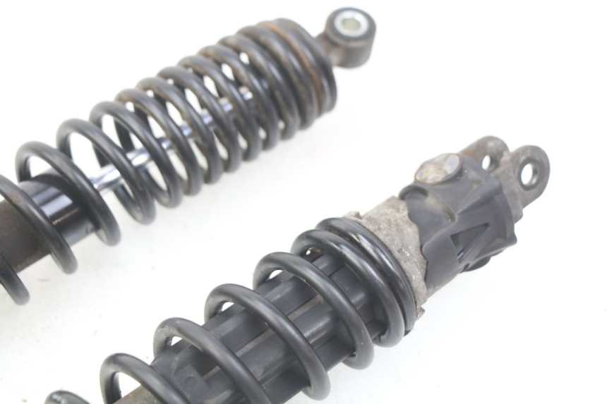 photo de PAIRE AMORTISSEUR ARRIERE PEUGEOT SATELIS COMPRESSOR K15 125 (2006 - 2009) - Gros plan technique