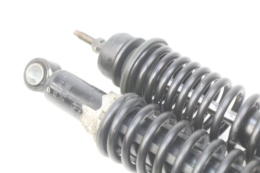 photo de PAIRE AMORTISSEUR ARRIERE PIAGGIO VESPA GTS IGET ABS 125 (2017 - 2023) - Gros plan technique