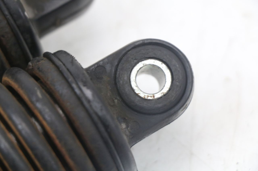 photo de PAIRE AMORTISSEUR ARRIERE YAMAHA X-MAX XMAX 250 (2006 - 2009) - Gros plan technique