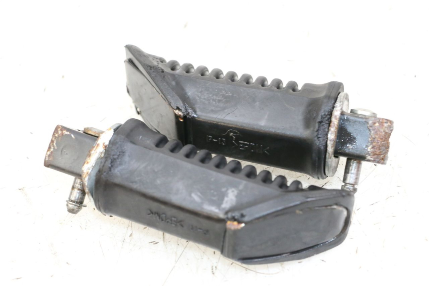 photo de PAIRE CALE PIED ARRIERE SUZUKI ADDRESS 110 (2015 - 2020) - Détail de la pièce