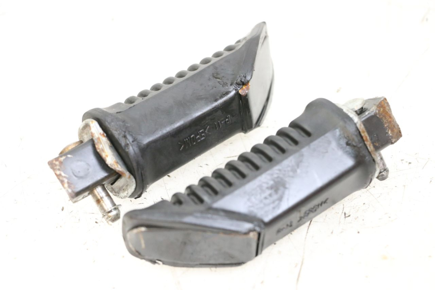 photo de PAIRE CALE PIED ARRIERE SUZUKI ADDRESS 110 (2015 - 2020) - Autre angle de vue