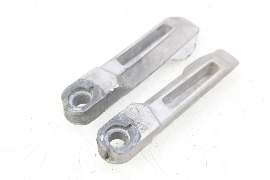 photo de PAIRE CALE PIED ARRIERE KYMCO AGILITY 16+ 4T 50 (2018 - 2023) - Zoom état d’usage