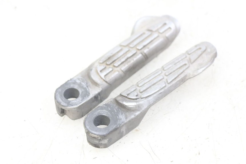 photo de PAIRE CALE PIED ARRIERE KYMCO AGILITY 16+ 4T 50 (2018 - 2023) - Autre angle de vue