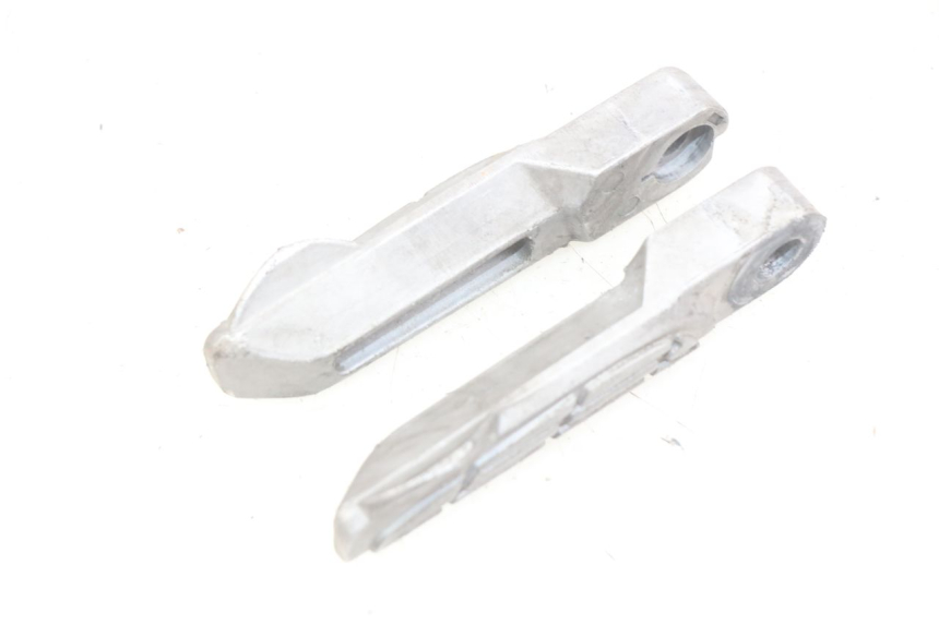 photo de PAIRE CALE PIED ARRIERE KYMCO AGILITY 16+ 4T 50 (2018 - 2023) - Détail de la pièce