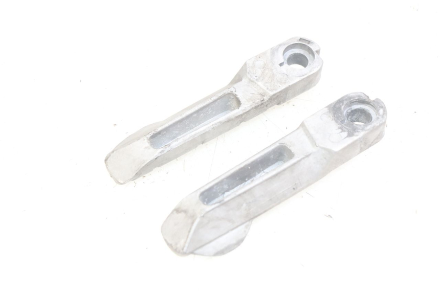 photo de PAIRE CALE PIED ARRIERE KYMCO AGILITY 16+ 4T 50 (2018 - 2023) - Zoom état d’usage