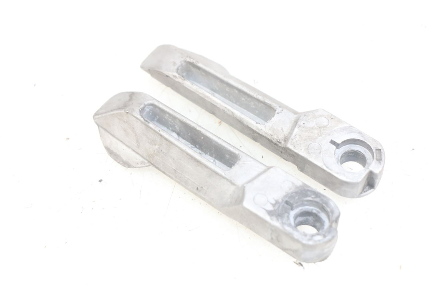 photo de PAIRE CALE PIED ARRIERE KYMCO AGILITY 16+ 4T 50 (2018 - 2023) - Autre angle de vue