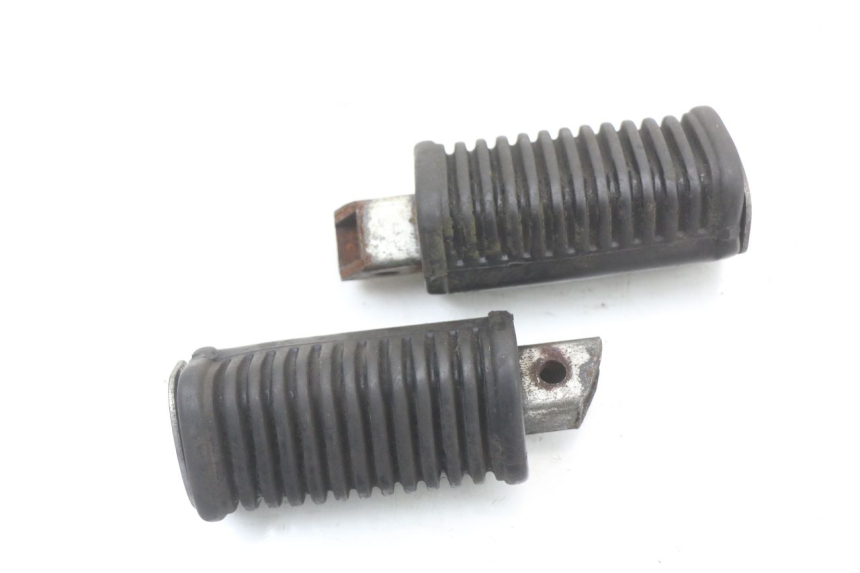 photo de PAIRE CALE PIED ARRIERE HYOSUNG GV AQUILA 125 (2000 - 2009) - Vue principale