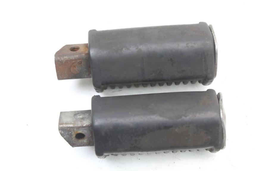 photo de PAIRE CALE PIED ARRIERE HYOSUNG GV AQUILA 125 (2000 - 2009) - Autre angle de vue