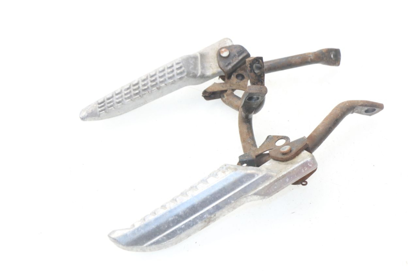 photo de PAIRE CALE PIED ARRIERE JONWAY AZTRAL 125 (2008 - 2017) - Autre angle de vue