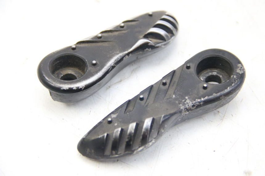 photo de PAIRE CALE PIED ARRIERE MBK BOOSTER SPIRIT 50 (2004 - 2017) - Zoom état d’usage