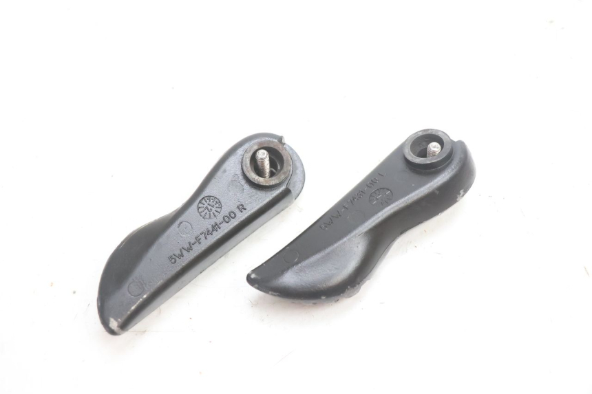 photo de PAIRE CALE PIED ARRIERE MBK BOOSTER SPIRIT 50 (2004 - 2017) - Autre angle de vue