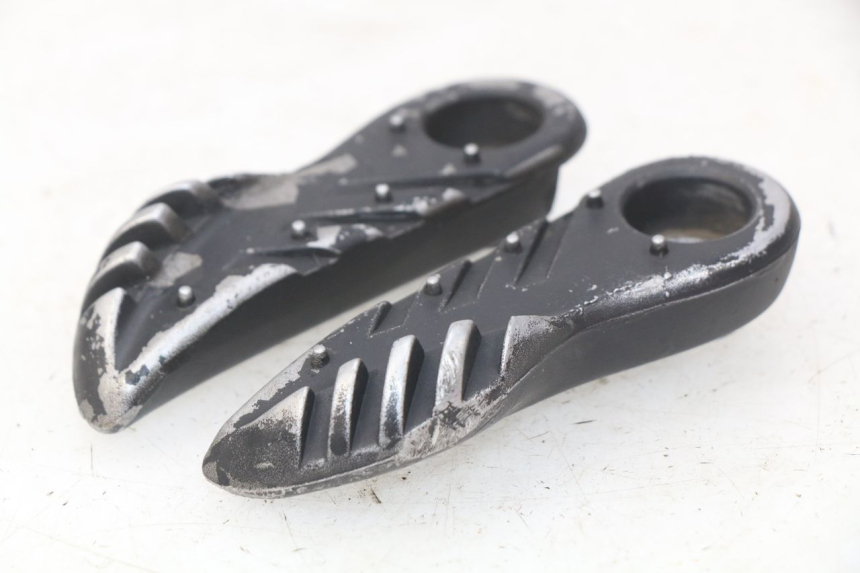 photo de PAIRE CALE PIED ARRIERE MBK BOOSTER SPIRIT NAKED 50 (2004 - 2017) - Vue principale