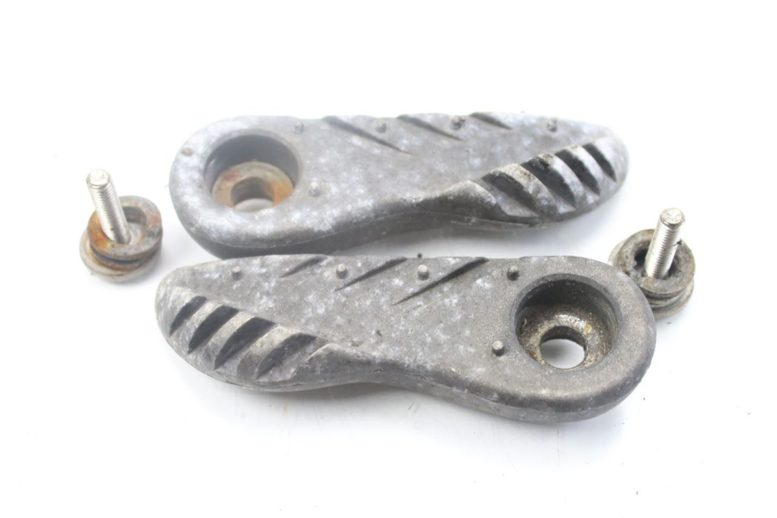 photo de PAIRE CALE PIED ARRIERE YAMAHA BW'S EASY 50 (2013 - 2016) - Gros plan technique