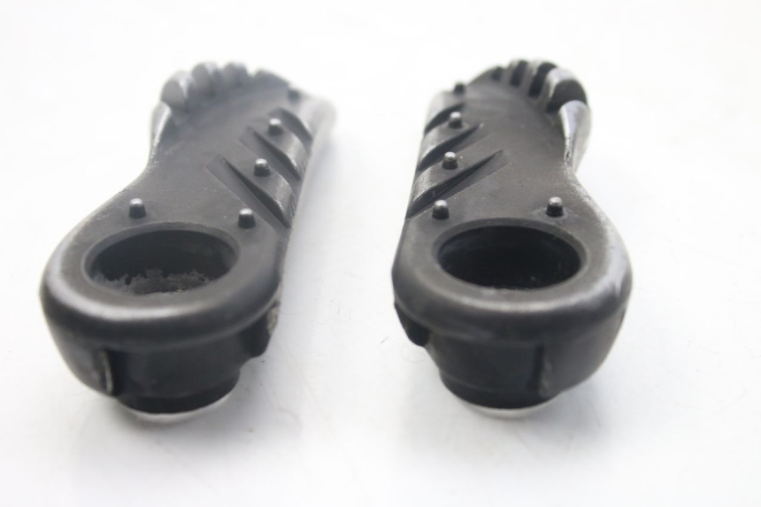 photo de PAIRE CALE PIED ARRIERE YAMAHA BW'S EASY 50 (2013 - 2016) - Gros plan technique
