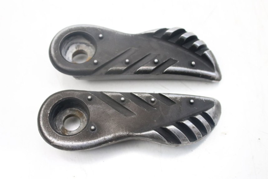 photo de PAIRE CALE PIED ARRIERE YAMAHA BW'S EASY 50 (2013 - 2016) - Points de fixation