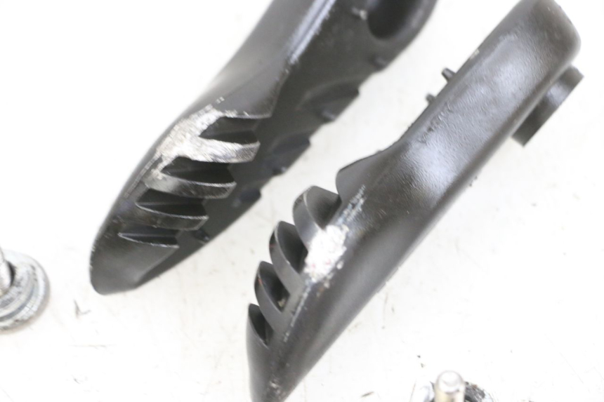 photo de PAIRE CALE PIED ARRIERE YAMAHA BW'S EASY 50 (2013 - 2016) - Zoom état d’usage