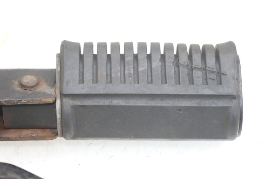 photo de PAIRE CALE PIED ARRIERE HONDA CA REBEL 125 (1995 - 2001) - Autre angle de vue