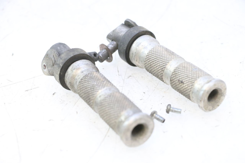 photo de PAIRE CALE PIED ARRIERE HONDA CB F HORNET 600 (2005 - 2006) - Vue principale
