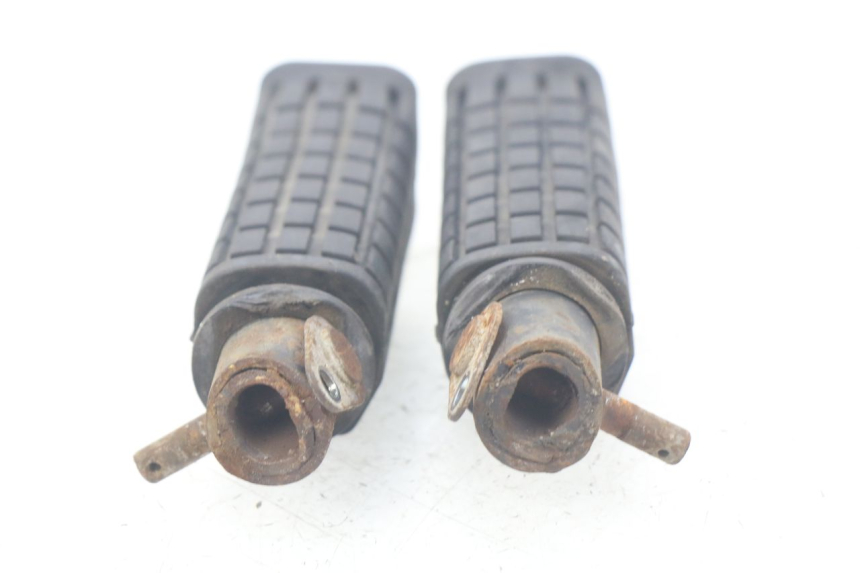 photo de PAIRE CALE PIED ARRIERE HONDA CBR R 125 (2003 - 2006) - Détail de la pièce