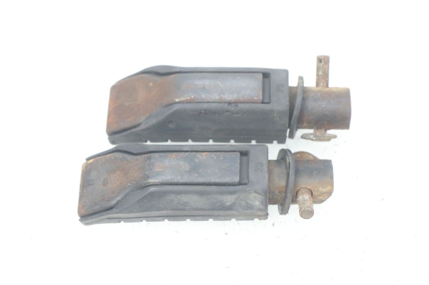 photo de PAIRE CALE PIED ARRIERE HONDA CBR R 125 (2003 - 2006) - Autre angle de vue