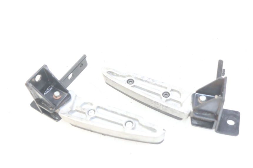 photo de PAIRE CALE PIED ARRIERE PEUGEOT CITYSTAR 125 (2011 - 2017) - Autre angle de vue