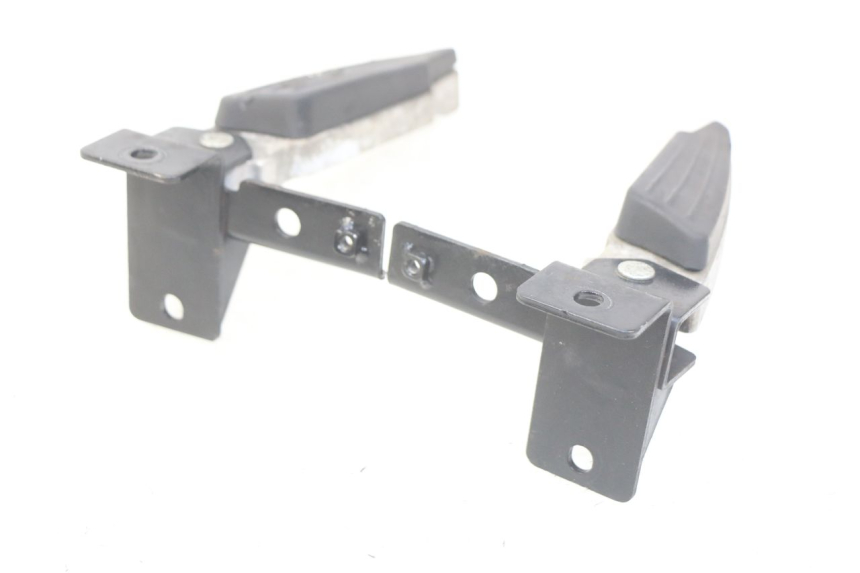 photo de PAIRE CALE PIED ARRIERE PEUGEOT CITYSTAR 125 (2011 - 2017) - Gros plan technique