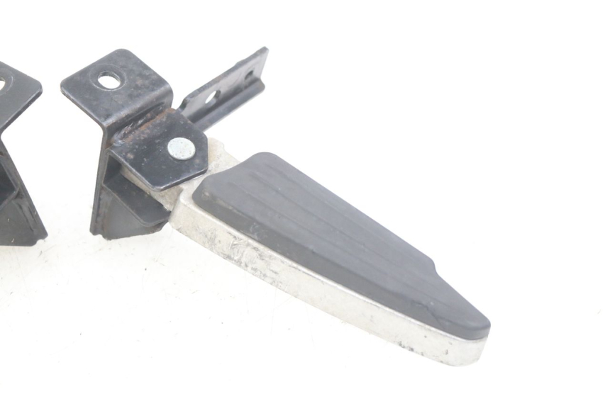 photo de PAIRE CALE PIED ARRIERE PEUGEOT CITYSTAR 125 (2011 - 2017) - Points de fixation