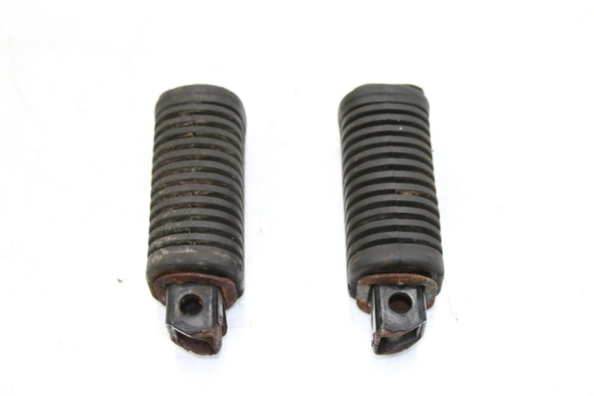photo de PAIRE CALE PIED ARRIERE SUZUKI CP 80 (1985 - 1996) - Points de fixation