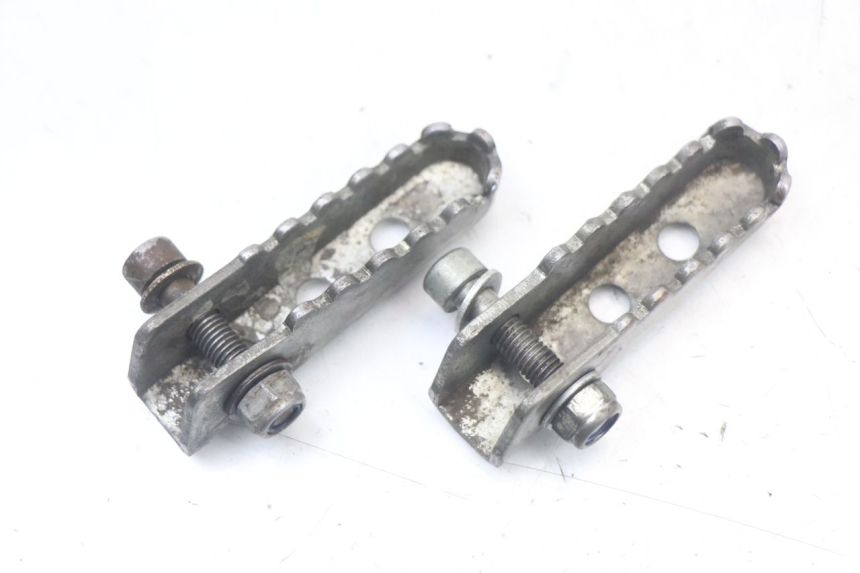 photo de PAIRE CALE PIED ARRIERE DERBI SENDA SM DRD X-TREME 50 (2011 - 2017) - Zoom état d’usage