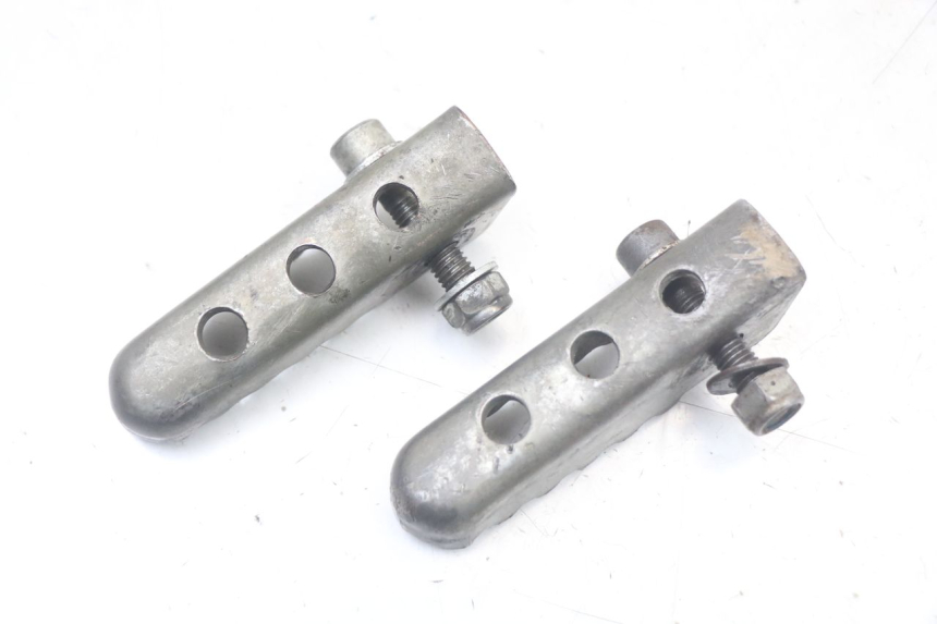 photo de PAIRE CALE PIED ARRIERE DERBI SENDA SM DRD X-TREME 50 (2011 - 2017) - Gros plan technique