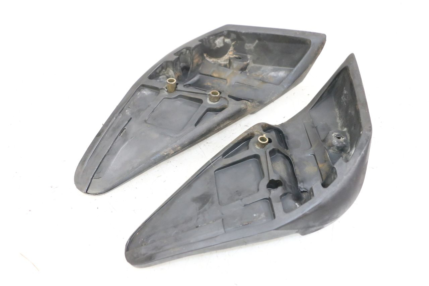 photo de PAIRE CALE PIED ARRIERE HONDA FES PANTHEON 2T 125 (1998 - 2002) - Autre angle de vue