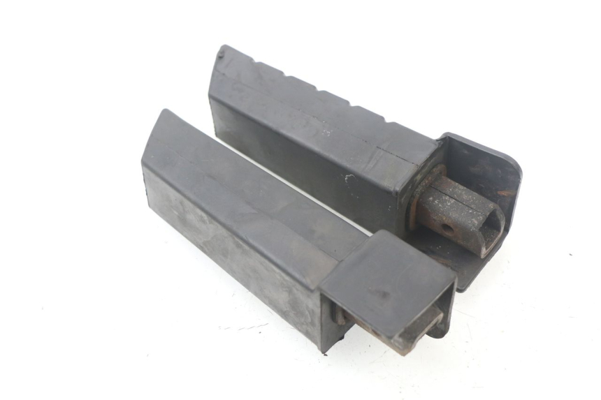 photo de PAIRE CALE PIED ARRIERE HONDA FES PANTHEON 125 (2003 - 2007) - Détail de la pièce